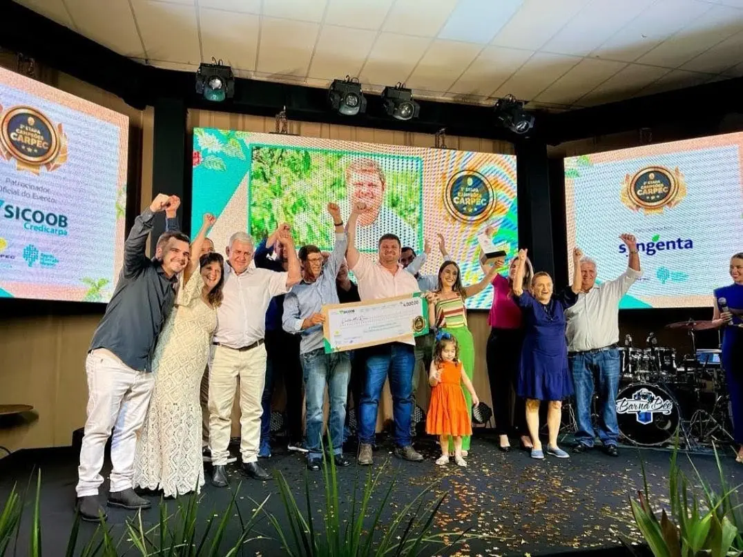 Família Oliveira Pacheco recebendo o prêmio de 1º lugar na Etapa Campeões CARPEC